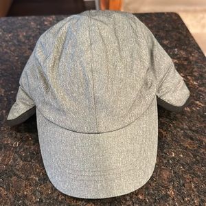 Like new: Gray/Black Eddie Bauer partial fleece lined cap